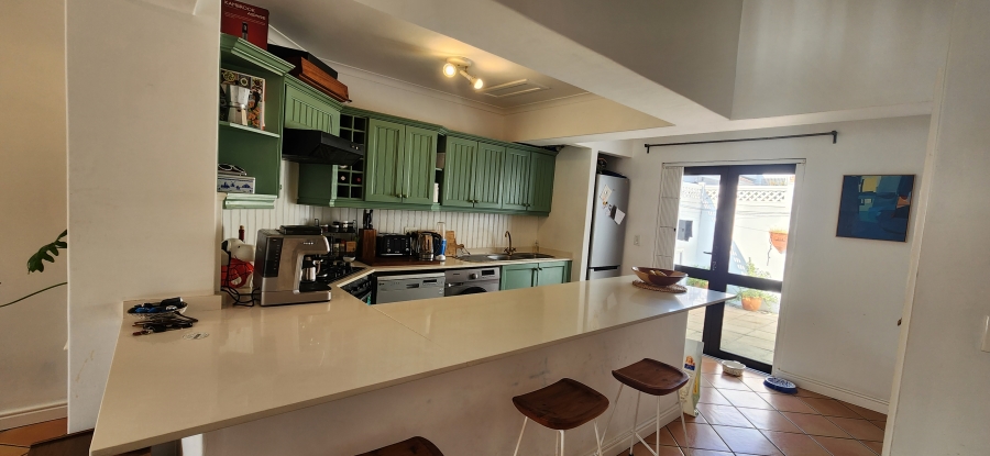 To Let 2 Bedroom Property for Rent in Harfield Village Western Cape